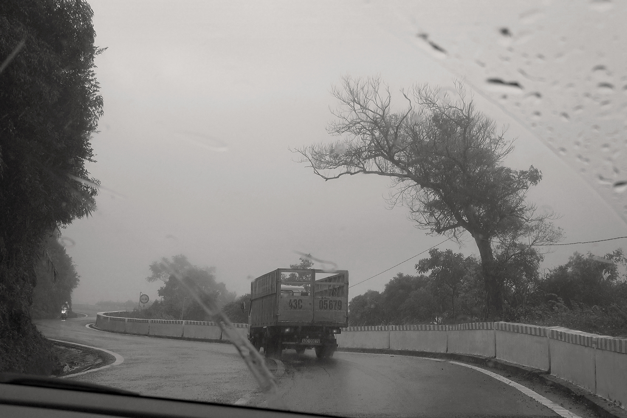 Christoph Radke, Vietnam, Wolkenpass bei Regen, 2017